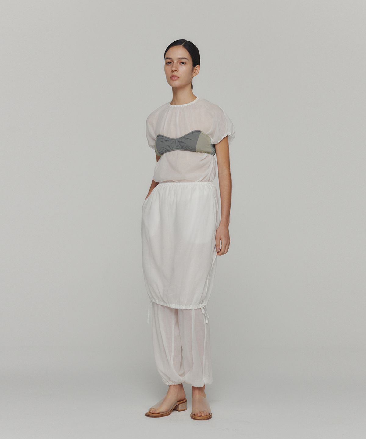 아모멘토(AMOMENTO) SHEER VOLUME SHIRRING TOP_WHITE