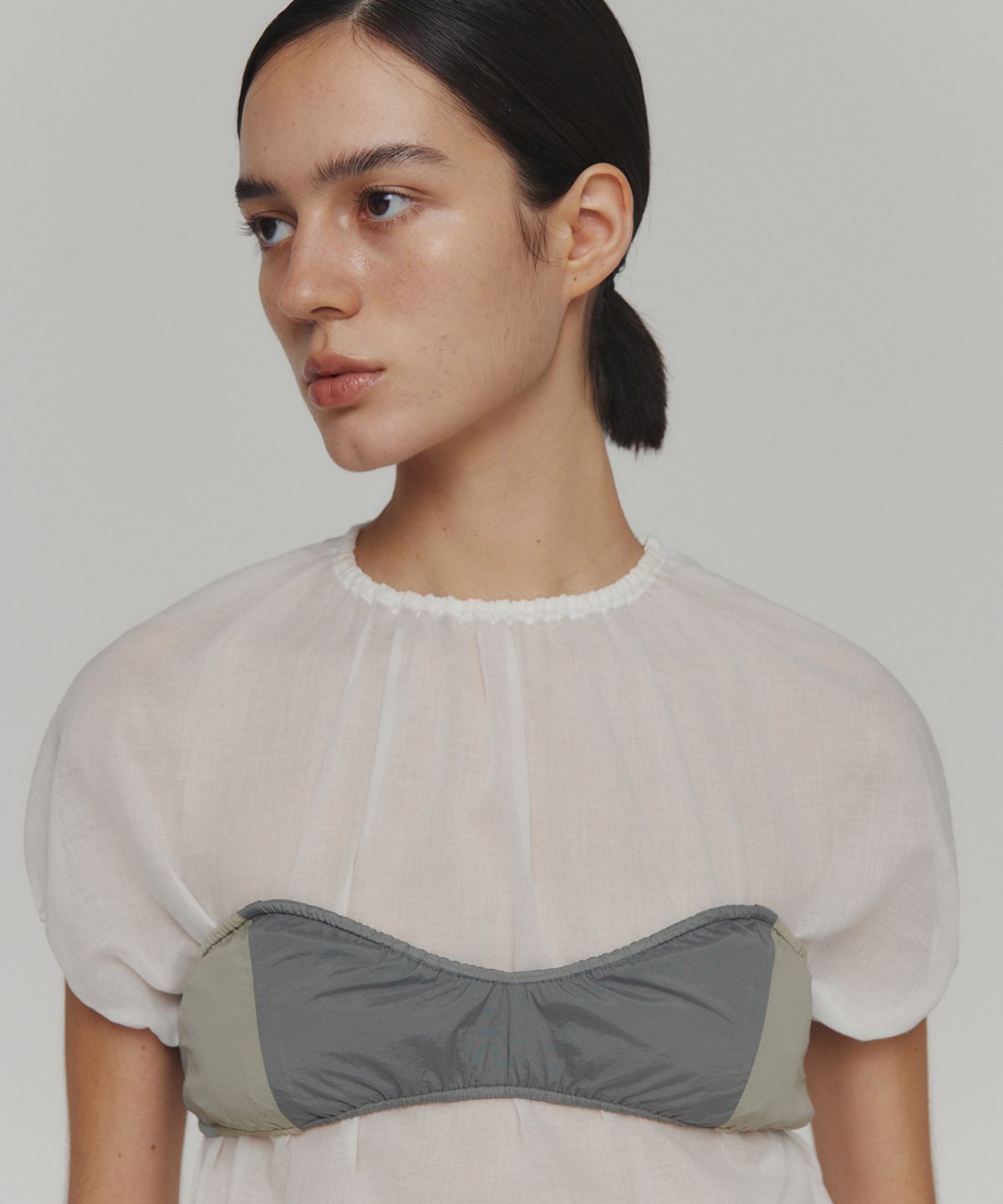 아모멘토(AMOMENTO) SHEER VOLUME SHIRRING TOP_WHITE