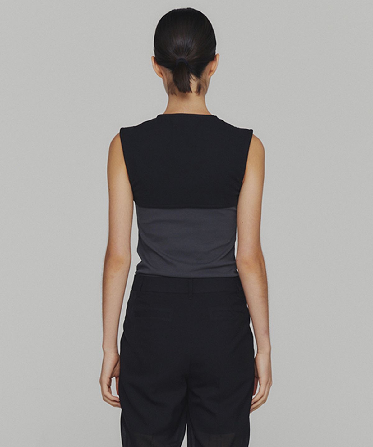 아모멘토(AMOMENTO) RIBBED SLEEVELESS TOP_CHARCOAL