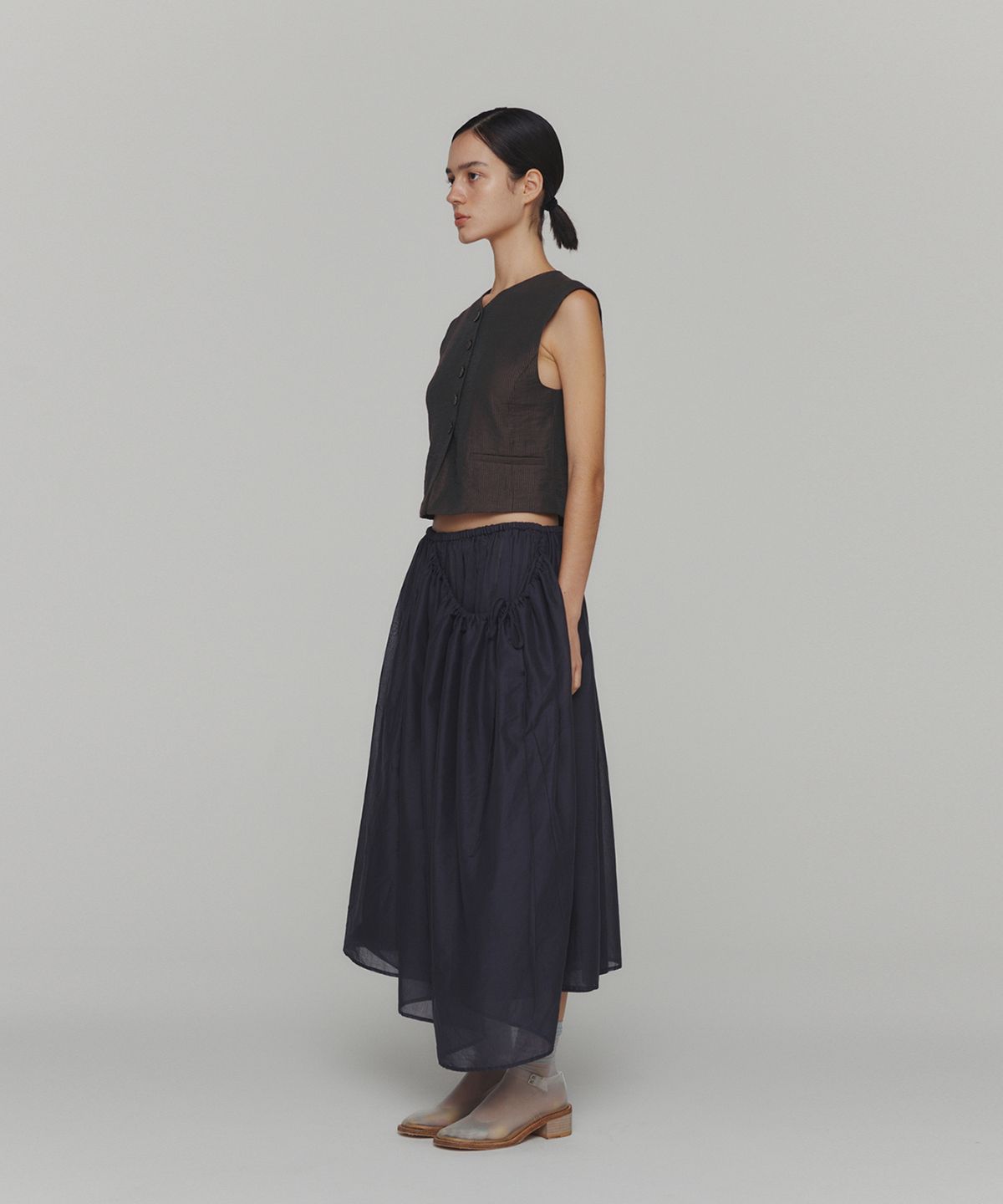 아모멘토(AMOMENTO) DRAWSTRING SHEER SHIRRING SKIRT_NAVY