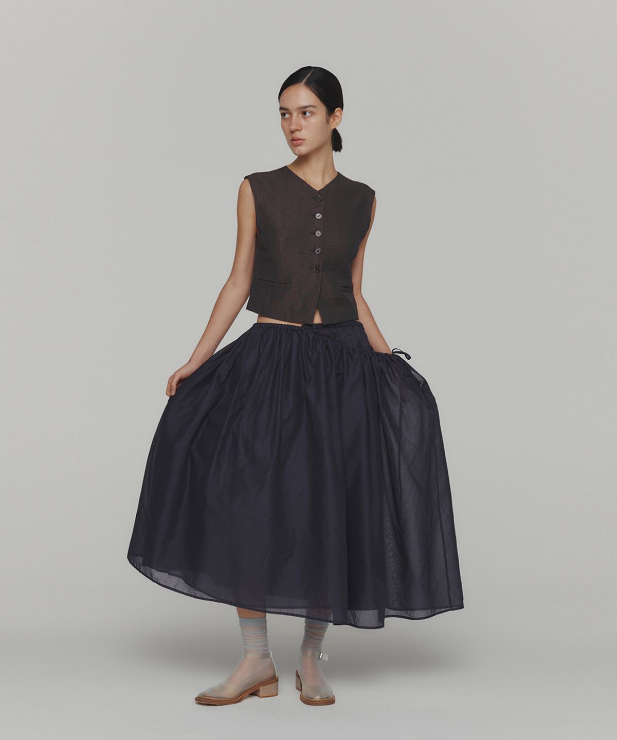 아모멘토(AMOMENTO) DRAWSTRING SHEER SHIRRING SKIRT_NAVY