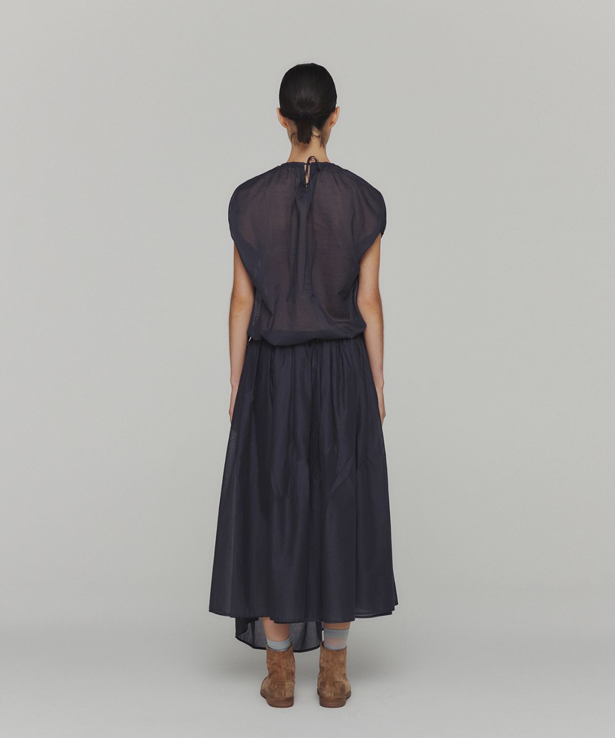 아모멘토(AMOMENTO) DRAWSTRING SHEER SHIRRING SKIRT_NAVY