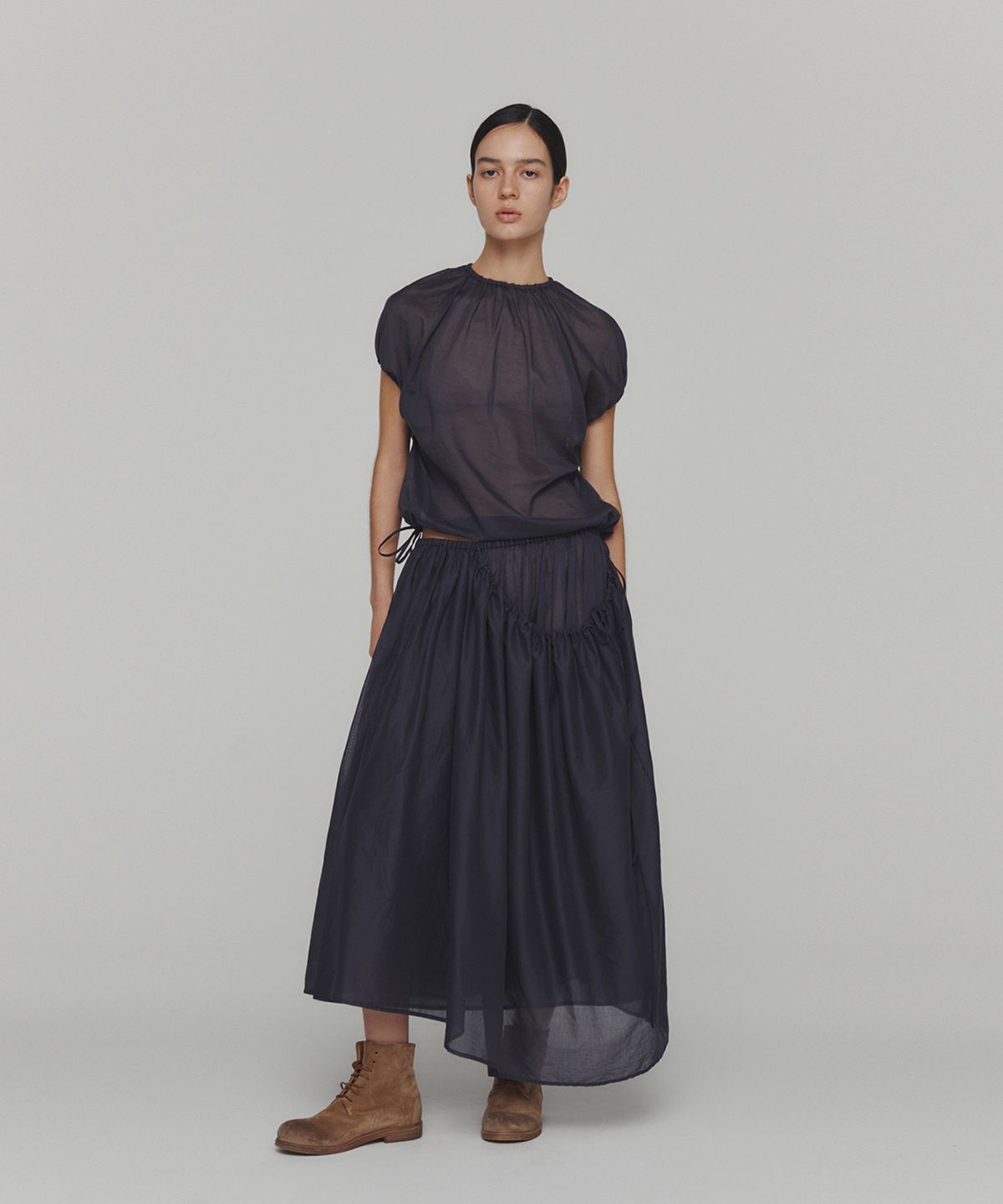 아모멘토(AMOMENTO) DRAWSTRING SHEER SHIRRING SKIRT_NAVY
