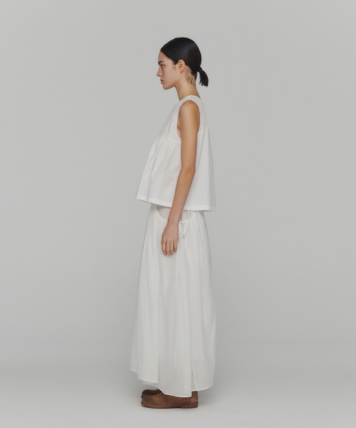 아모멘토(AMOMENTO) DRAWSTRING SHEER SHIRRING SKIRT_WHITE