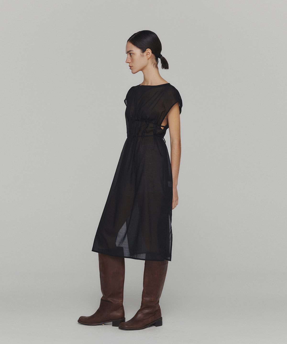 아모멘토(AMOMENTO) SHEER DRAWSTRING DRESS_BLACK