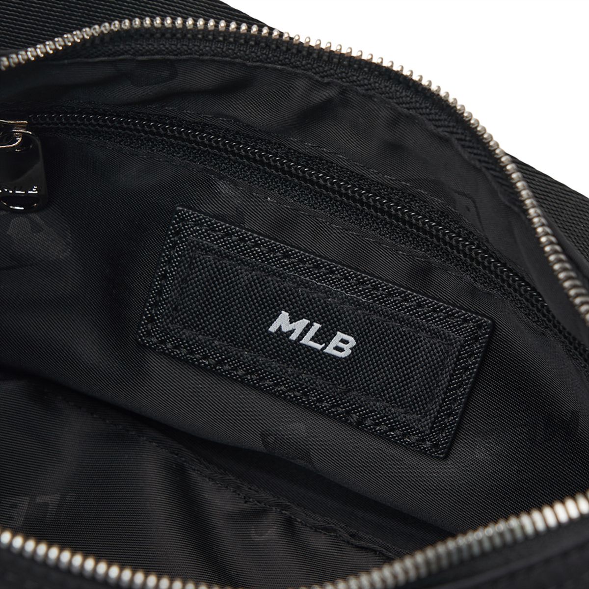 엠엘비(MLB) 나일론 카고백 NY (Black)