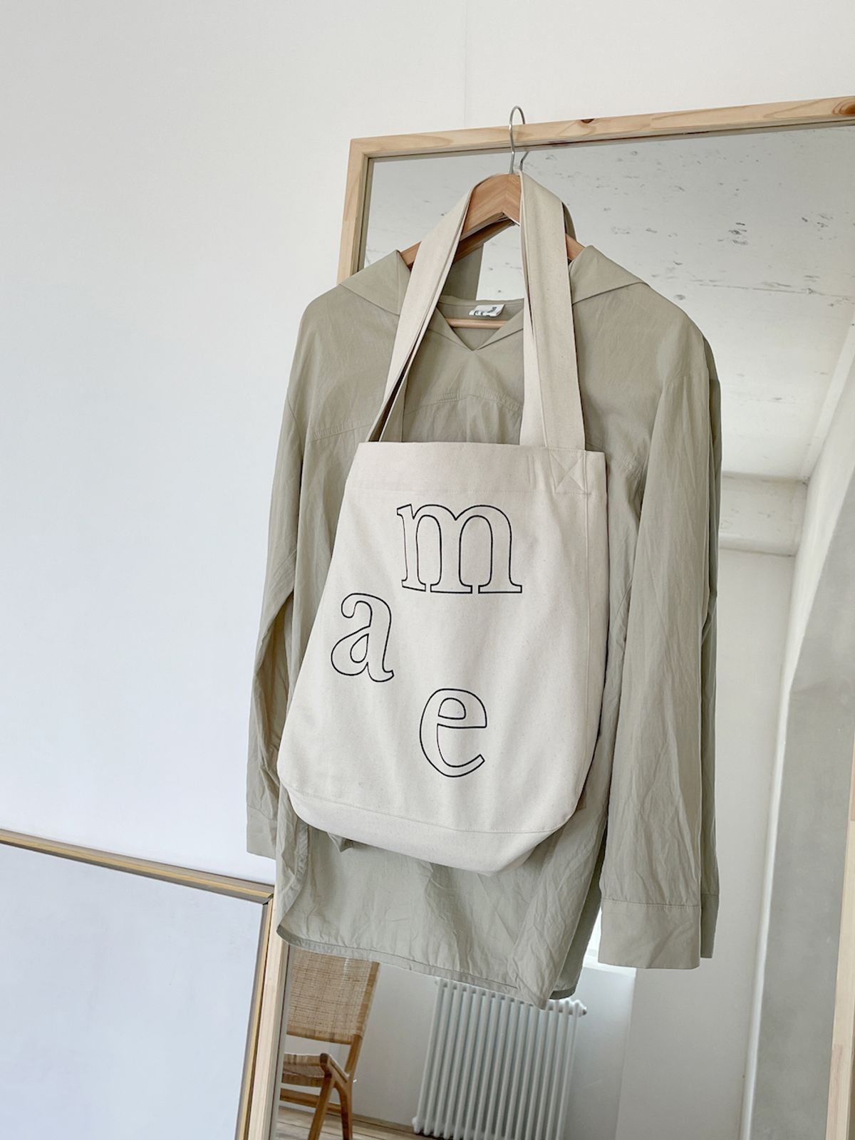 무쿠앤에보니(MUCU AND EBONY) m.a.e Logo Bag _ Cream