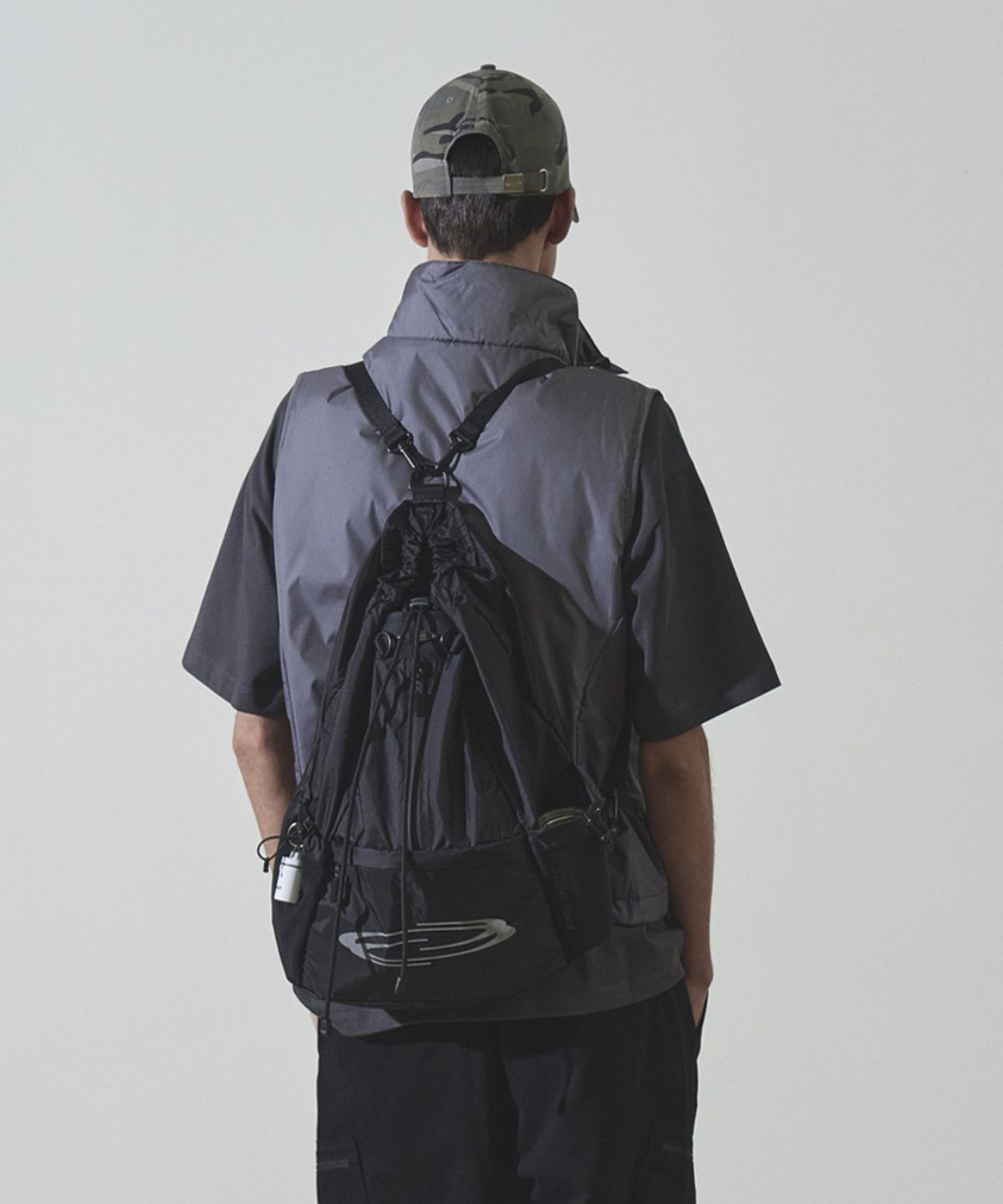 오프닝프로젝트(OPENING PROJECT) Mesh Pocket String Bag - Black