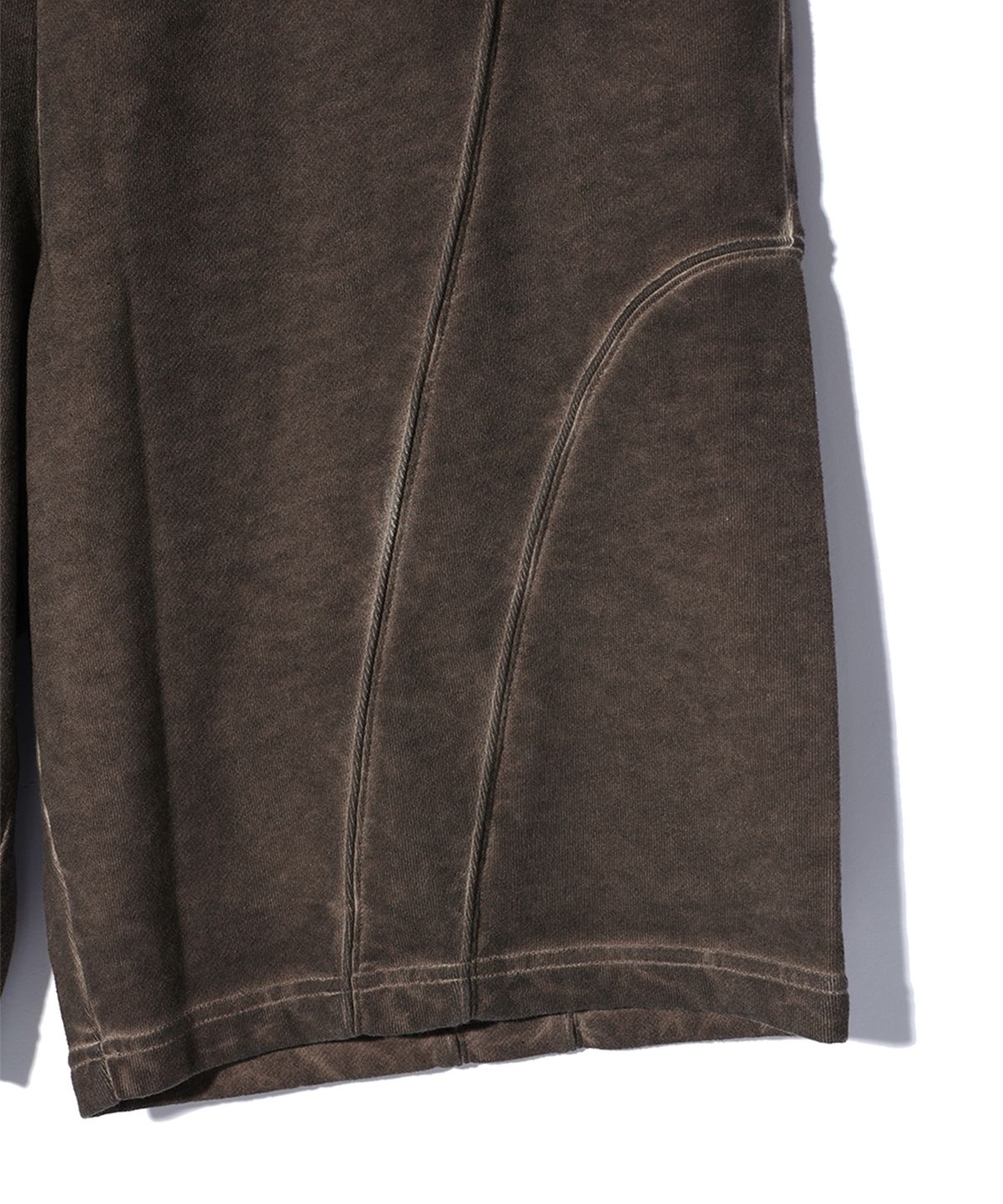 크리틱(CRITIC) WORMHOLE WASHED SHORT PANTS BROWN