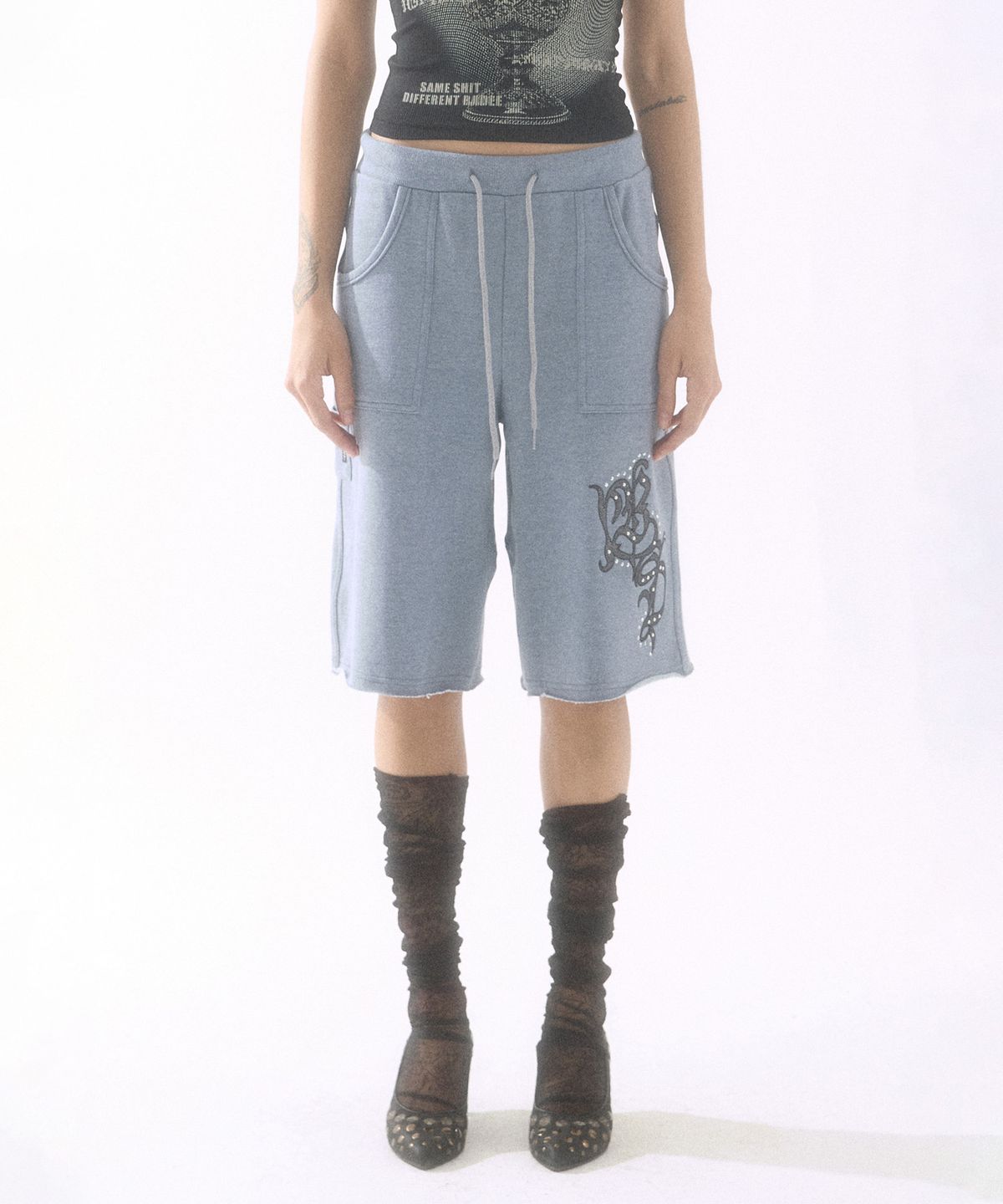 배디(BADEE) Glitter Applique Half Pants Dust Blue