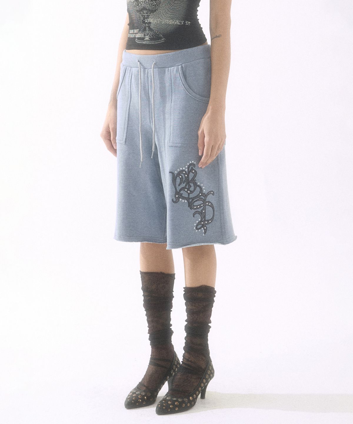 배디(BADEE) Glitter Applique Half Pants Dust Blue