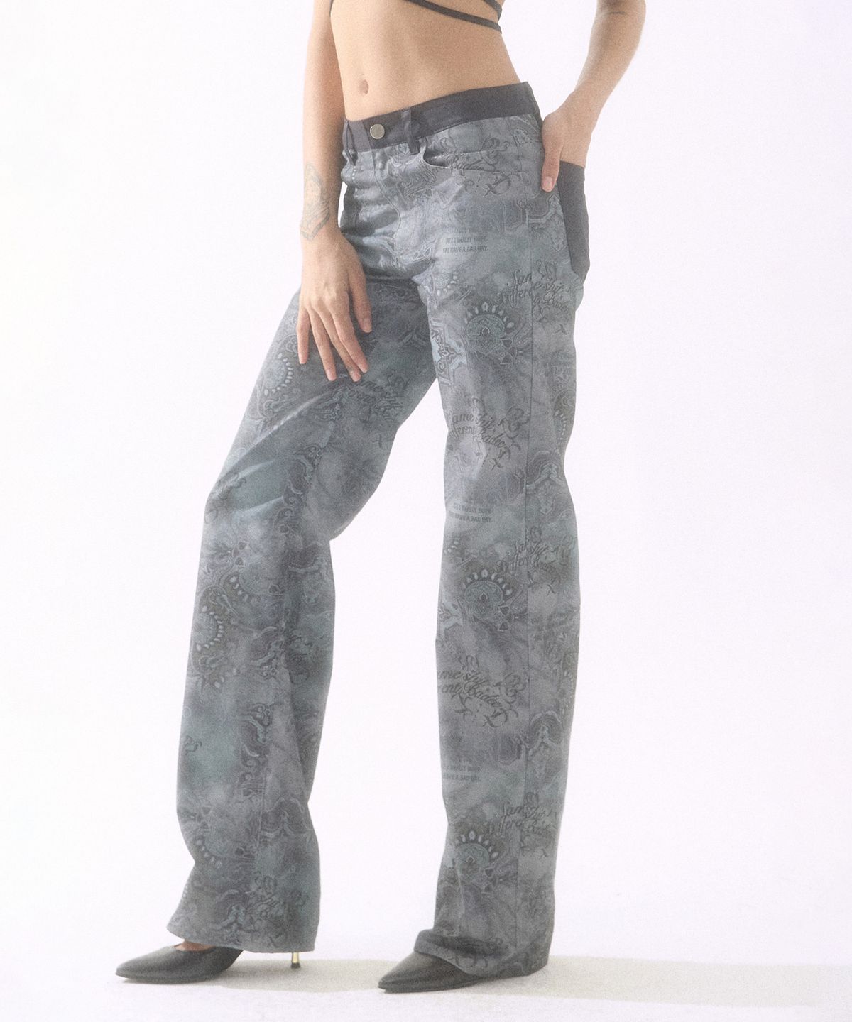 배디(BADEE) Printing Twill Pants Black Paisley