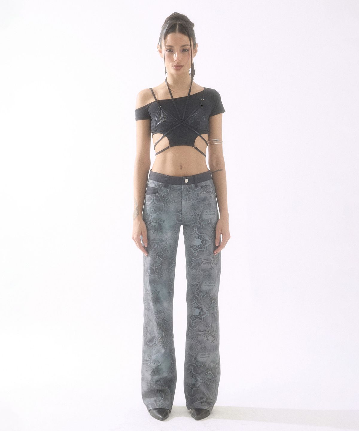 배디(BADEE) Printing Twill Pants Black Paisley