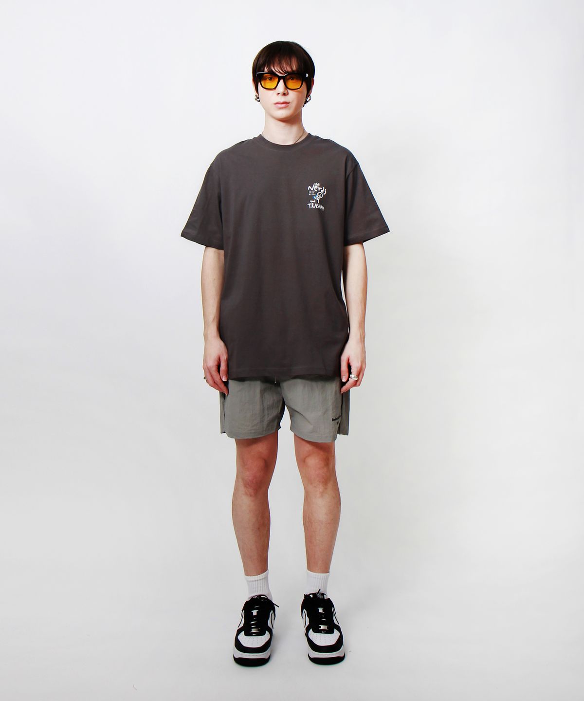 앱놀머씽(ABNORMALTHING) NERDS 티셔츠 차콜 (NERDS T-SHIRT CHARCOAL)