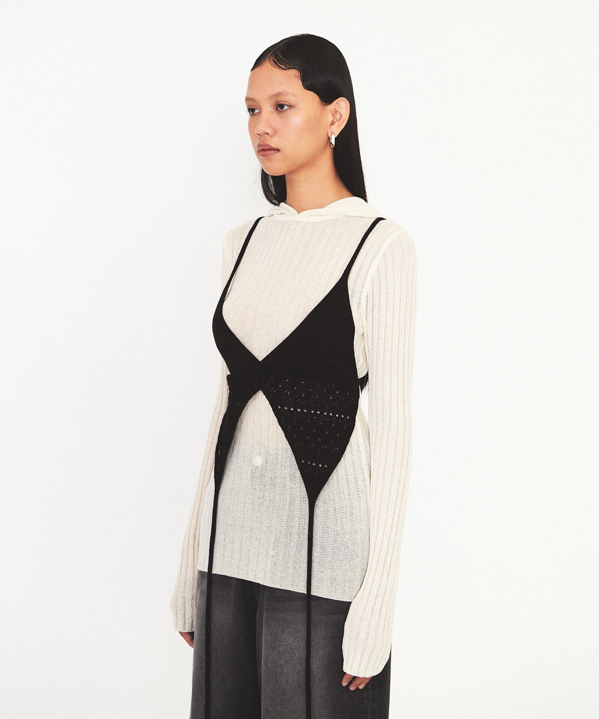 다이애그널(DIAGONAL) TWO WAY STRAP SLEEVELESS (black)
