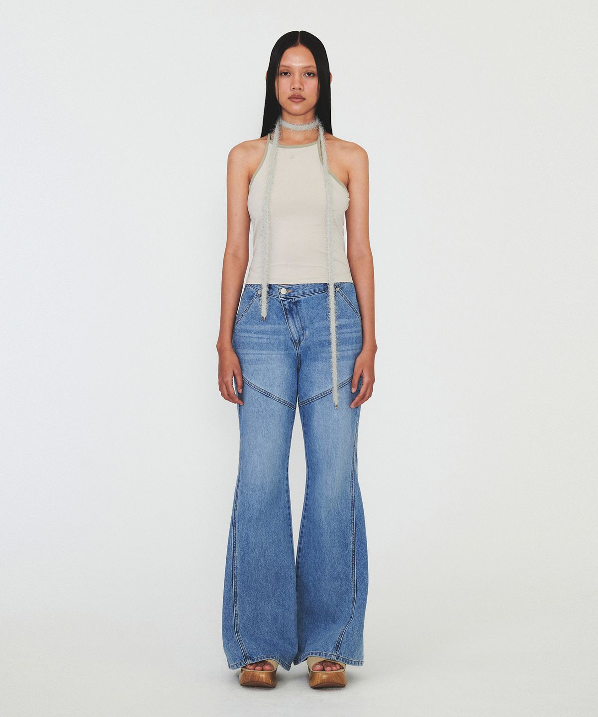 다이애그널(DIAGONAL) UNBALANCE SLEEVELESS TOP (light khaki)