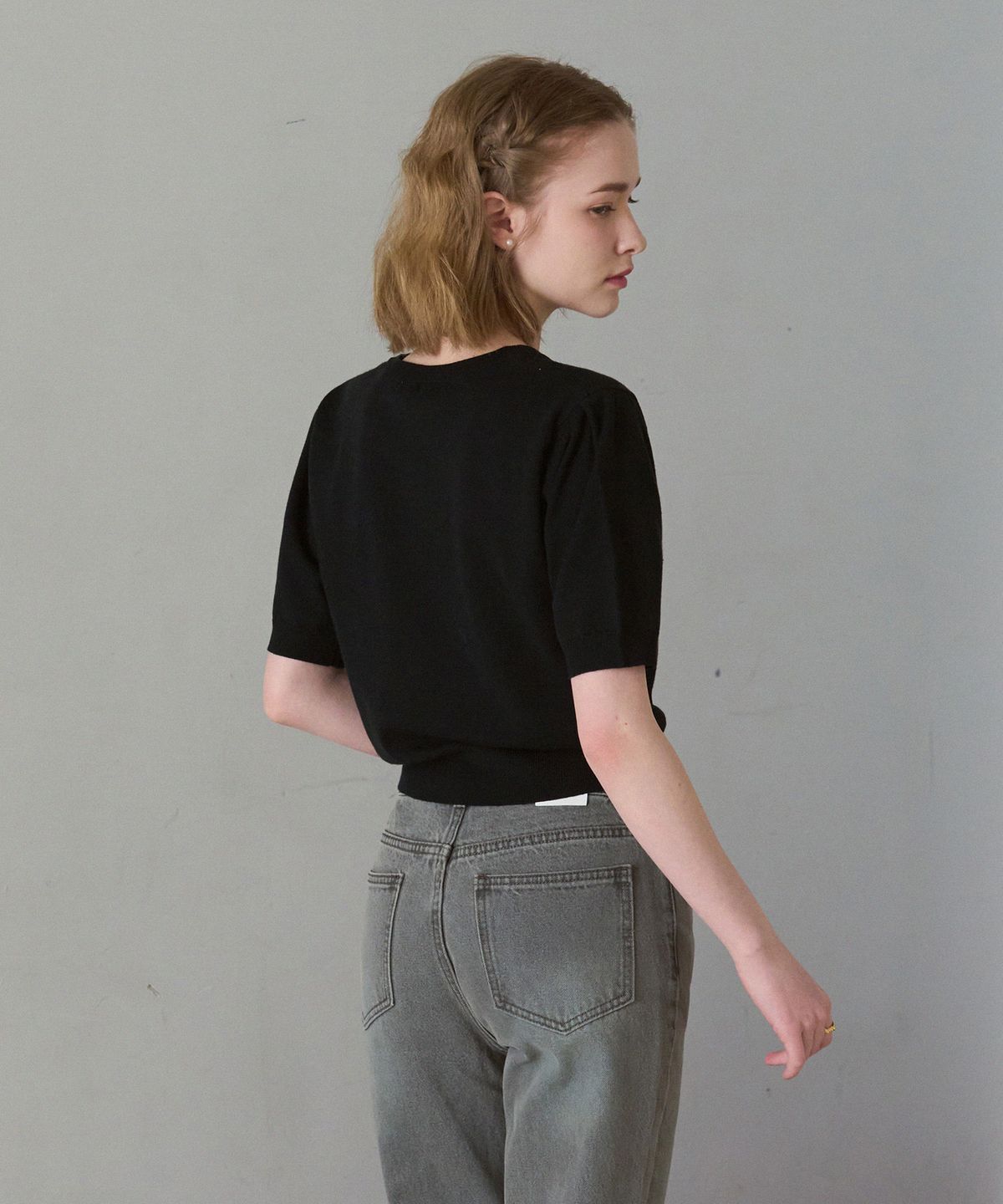 드로우핏 우먼(DRAWFIT WOMEN) 브이넥 퍼프 반팔 코튼 니트 [SAND GREY]