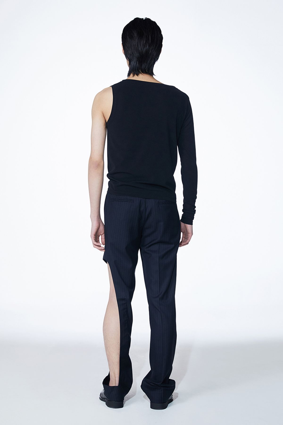 지민리(JIMINLEE) ONE SLEEVE BASIC T-SHIRT 원 슬리브 베이직 티셔츠 블랙