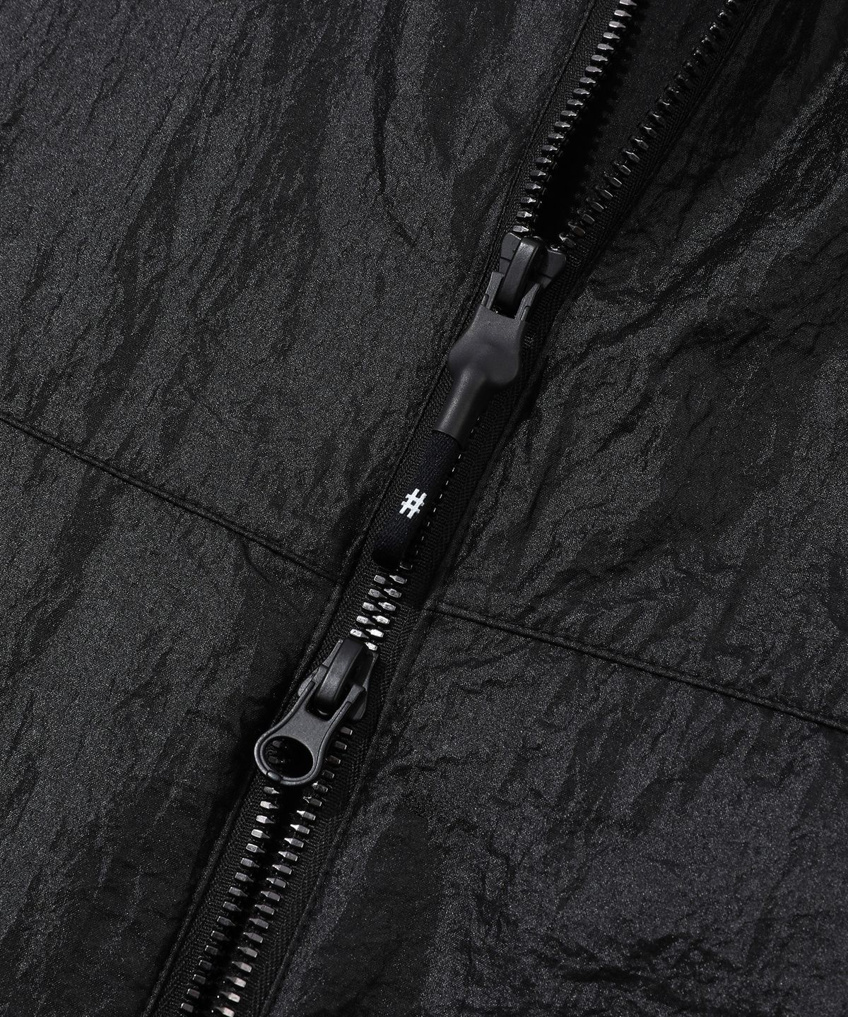 빈트릴(BEENTRILL) 글리터 후디 컴포트핏 베스트(블랙)
