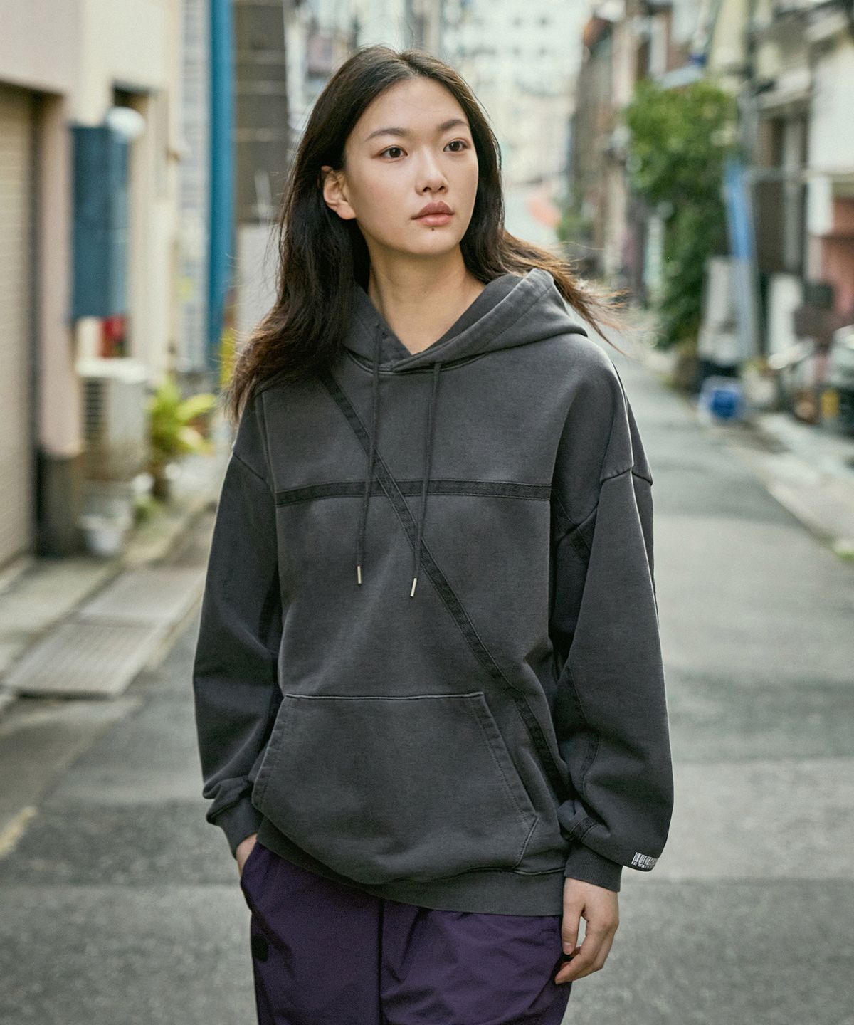 미니멀프로젝트(MINIMALPROJECT) 크로스라인 헤비 피그먼트 후드티 MHT123 [DARK GRAY]