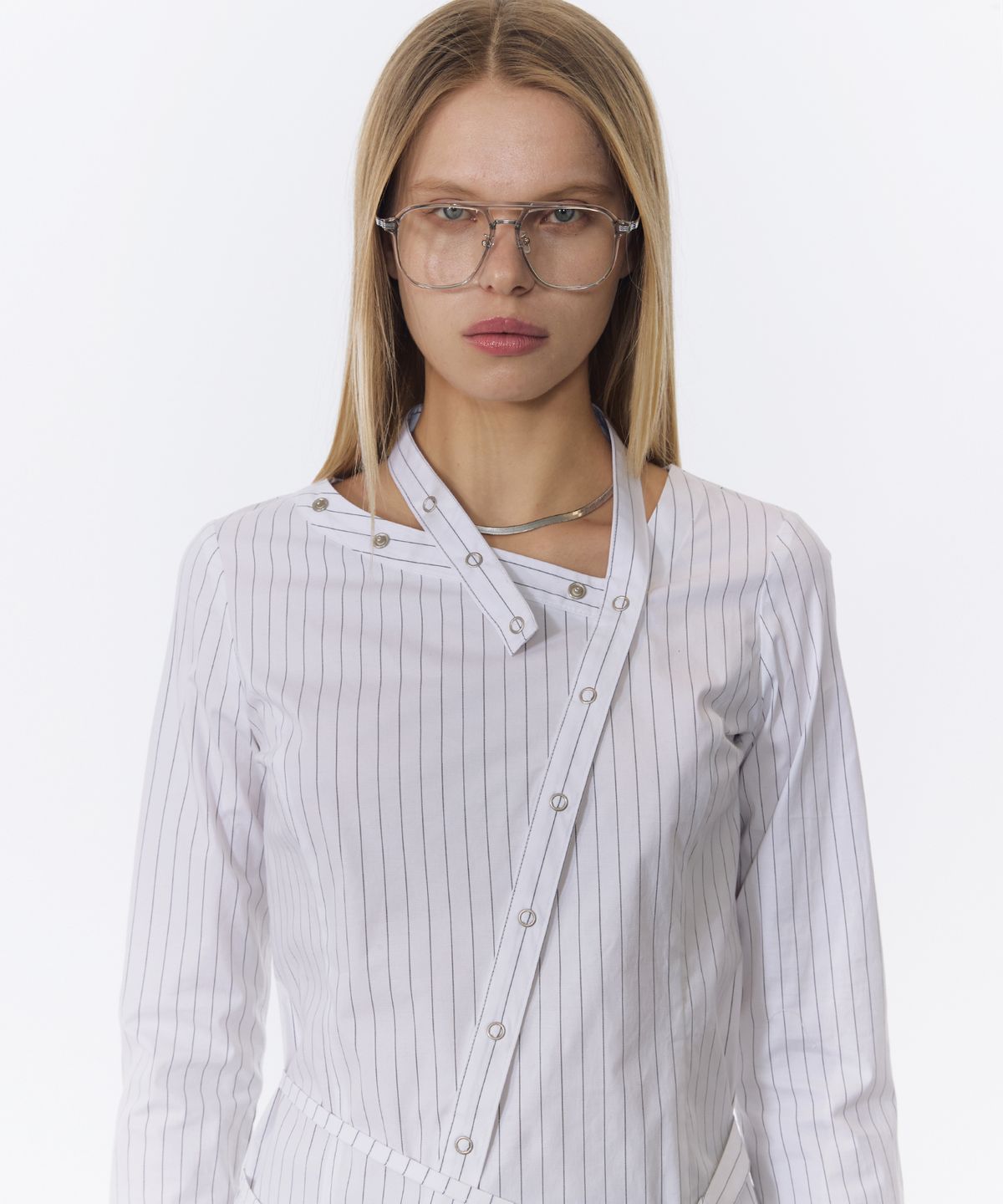낫노잉(NOTKNOWING) Diagonal Neck Strap Shirts (WHITE)