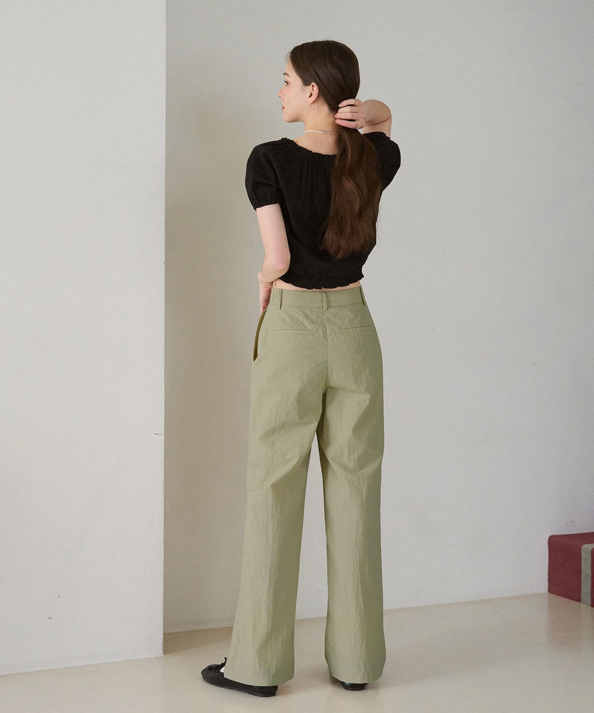드로우핏 우먼(DRAWFIT WOMEN) 원턱 나일론 슬랙스 [WHITE]