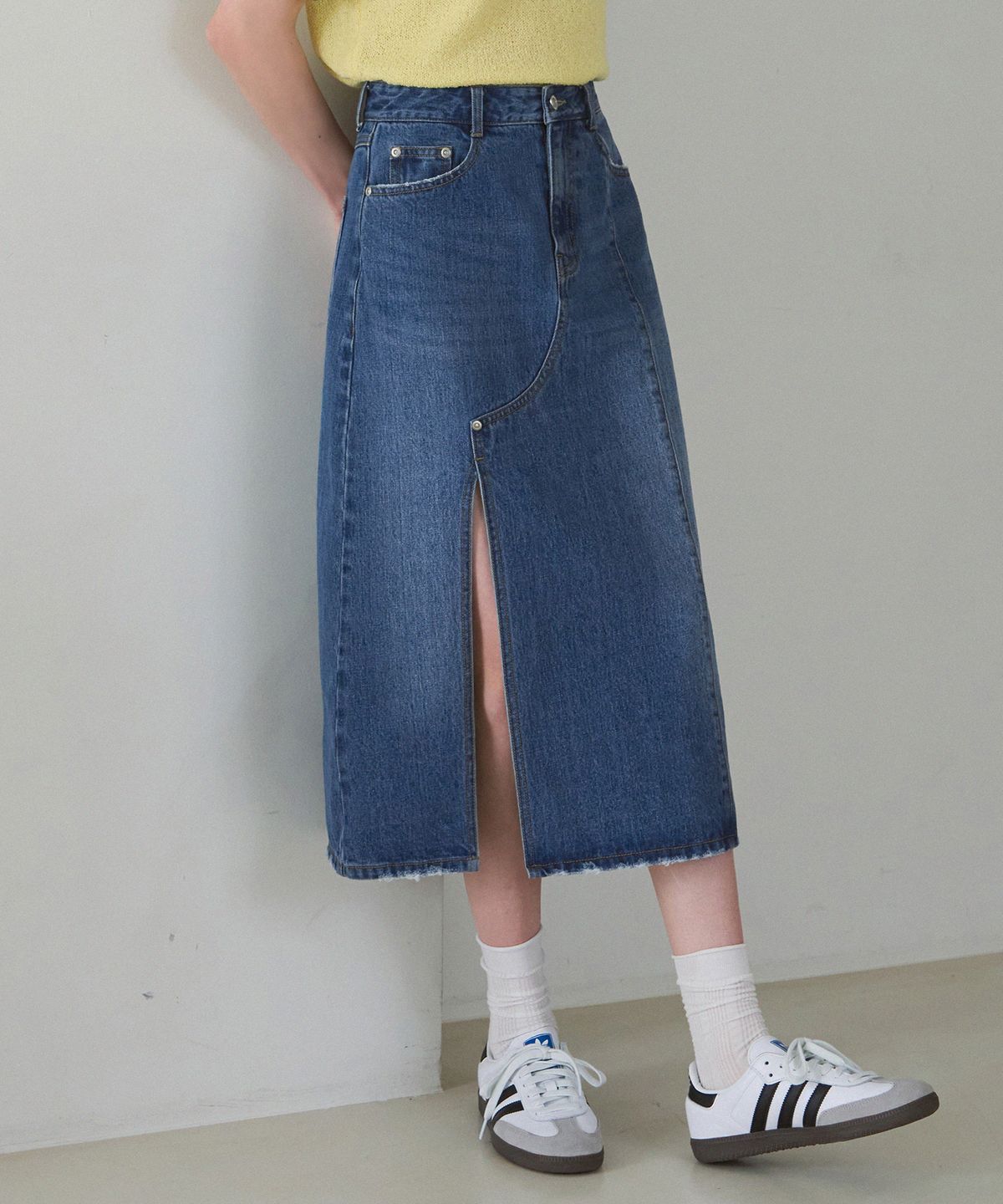 드로우핏 우먼(DRAWFIT WOMEN) 버티컬 라인 데님 롱 스커트 [LIGHT BLUE]