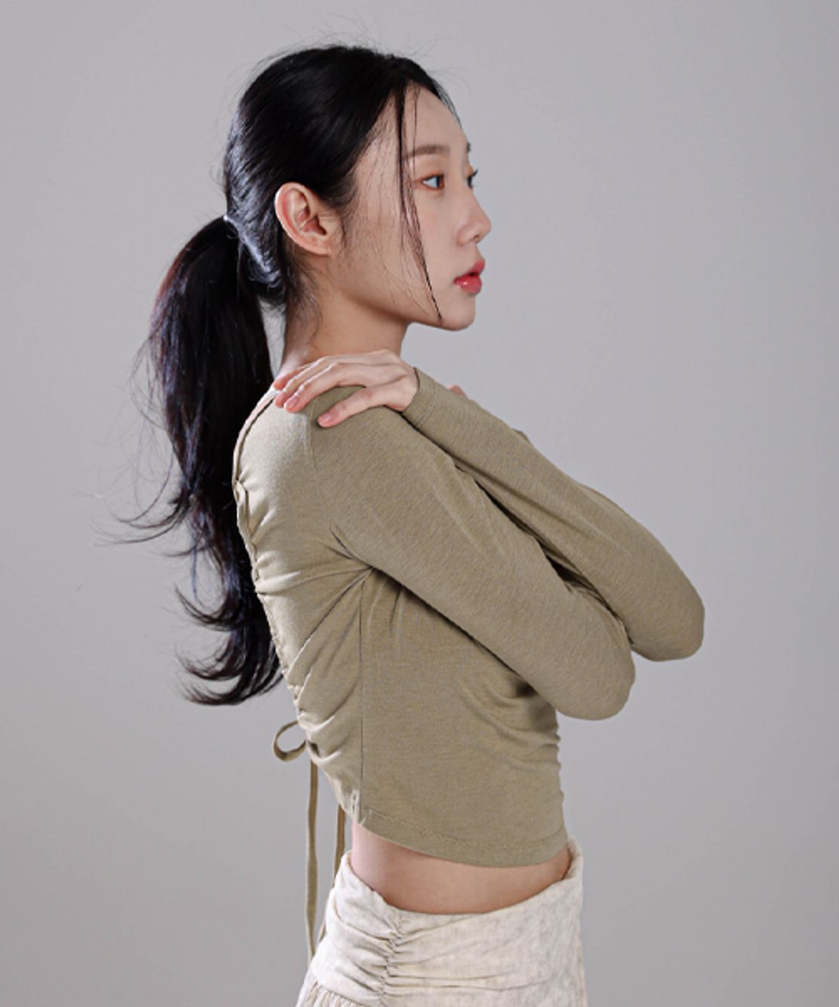 모어아웃(MOREOUT) 여성요가복 백크로스 롱 슬리브 3TT4351