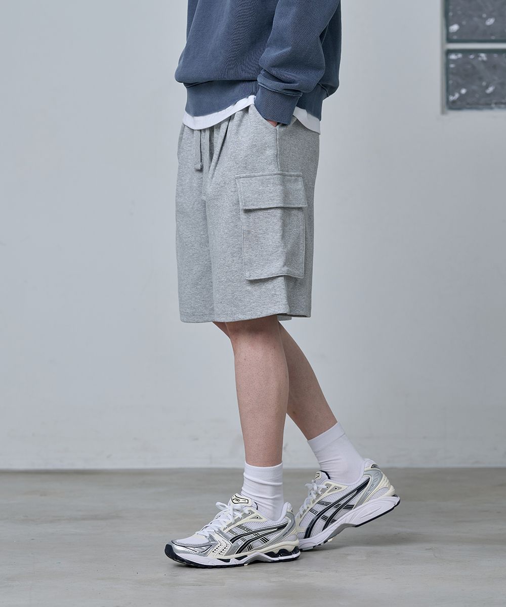 MUSINSA | AGOD Bermuda Wide One Tuck Cargo Sweat Shorts [Gray]