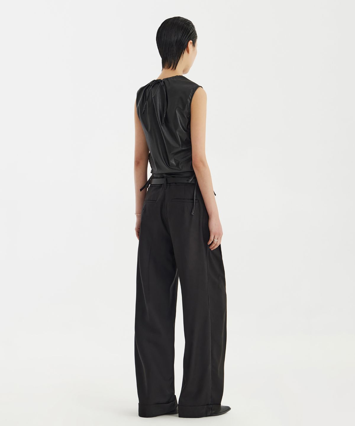 유스(YOUTH) Faux Leather Sleeveless Top - Black