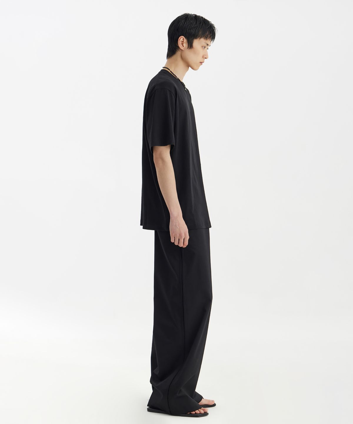 유스(YOUTH) Relaxed T-Shirt - Black