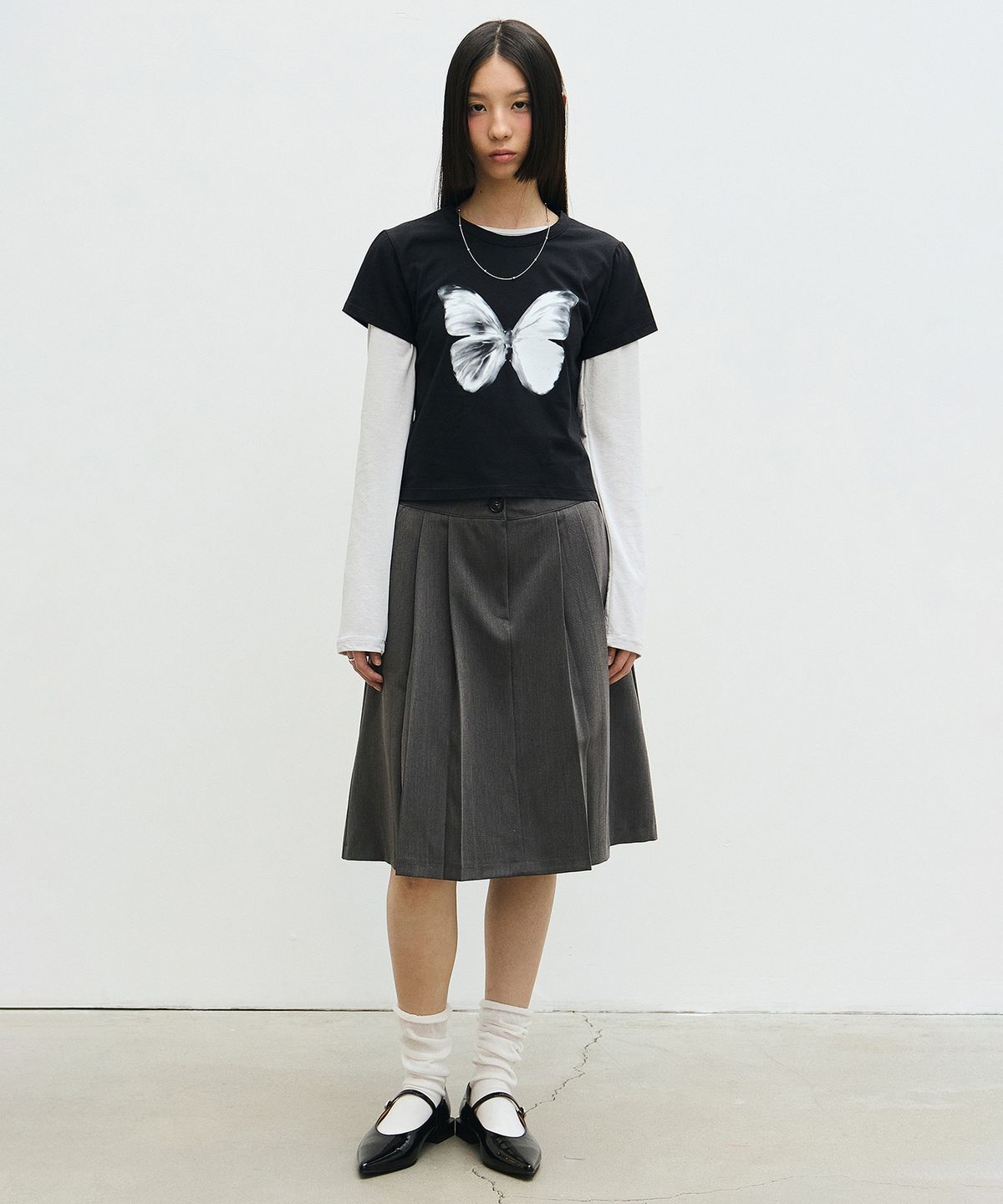 닉앤니콜(NICK&NICOLE) BUTTERFLY SOFT COLORING CROP TOP_BLACK WHITE
