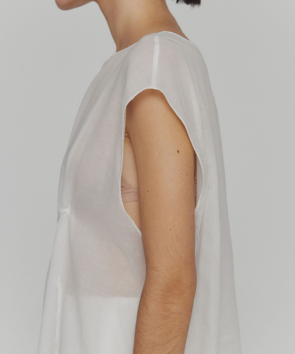 아모멘토(AMOMENTO) SHEER DRAWSTRING DRESS_WHITE