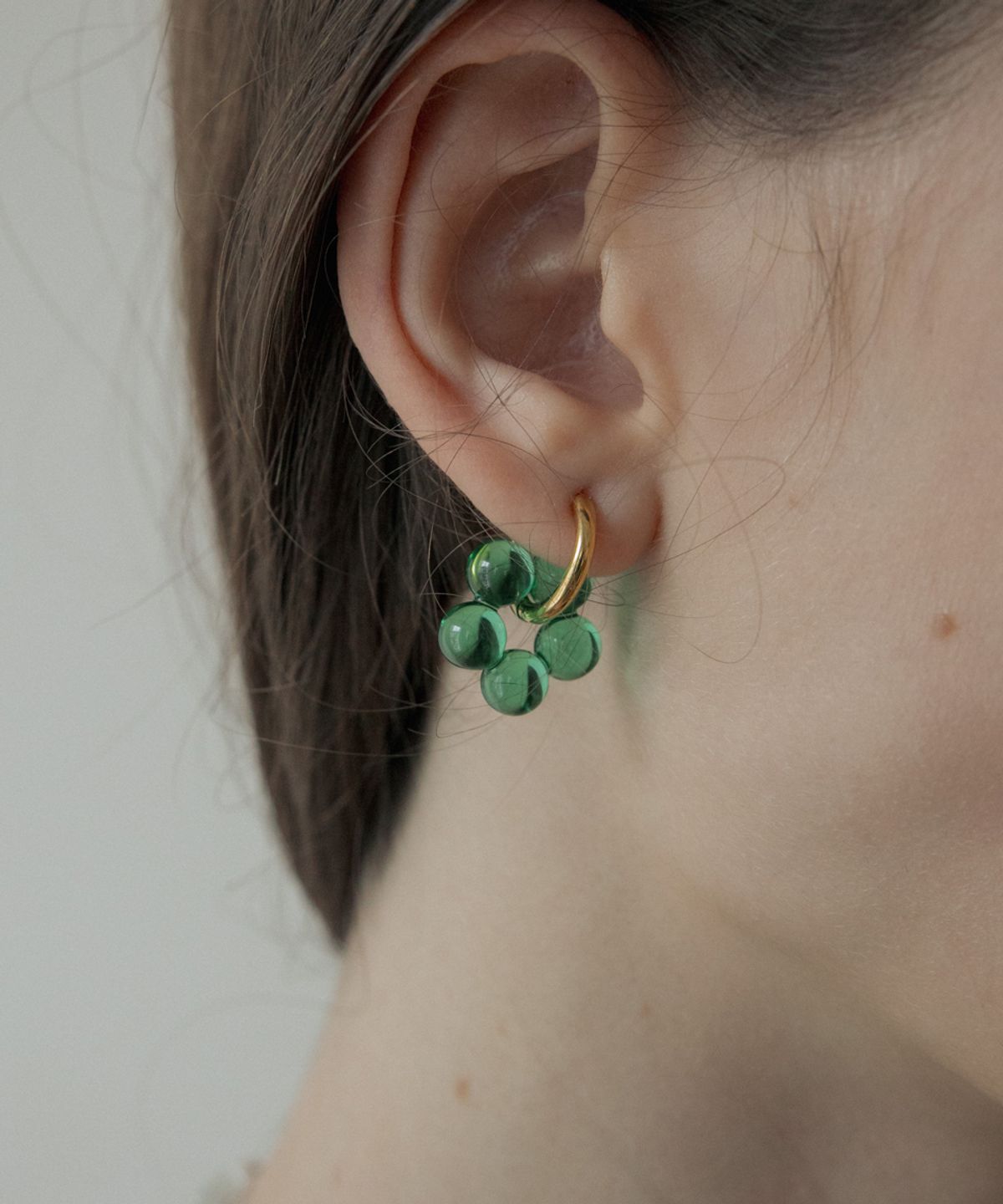 메리모티브(MERRYMOTIVE) [2way] Glass flower surgical hoop earring (2color)