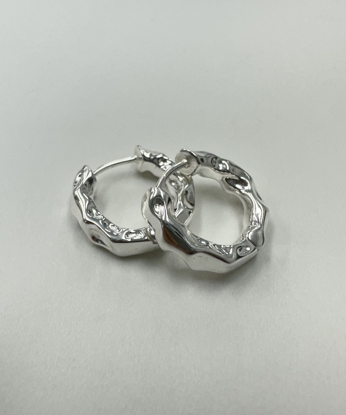 바라두(BARADU) [BARADU 925] Melting bumpy hoop earrings