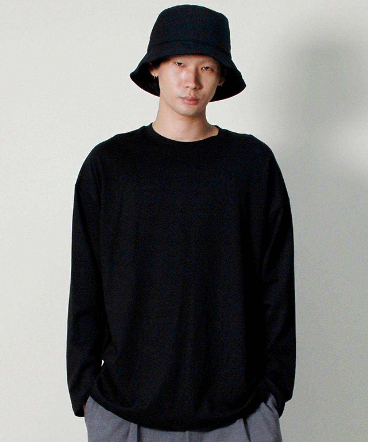 드마크(DEMARC) 크루넥 박스핏 긴팔 티셔츠 솔리드 블랙 ver3
