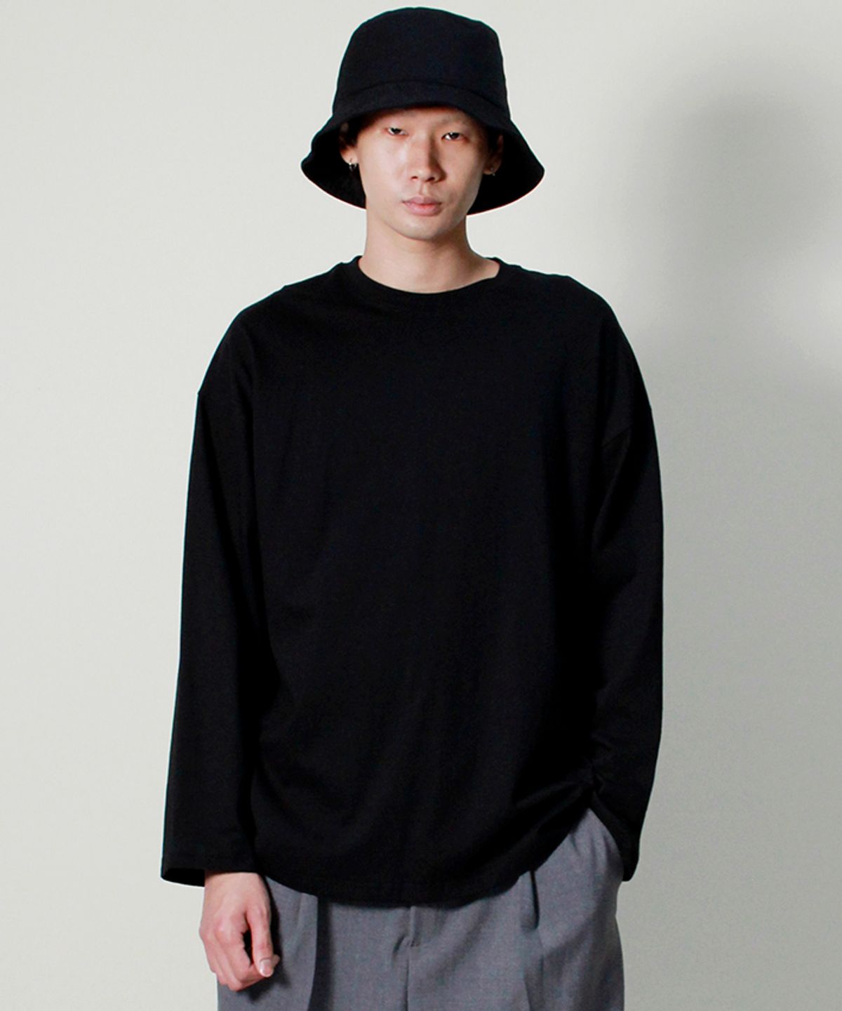 드마크(DEMARC) 크루넥 박스핏 긴팔 티셔츠 솔리드 블랙 ver3
