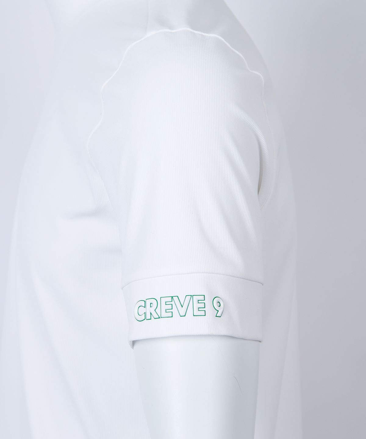 크리브나인(CREVE9) 모크넥 로고 포인트 반팔 티셔츠WH
