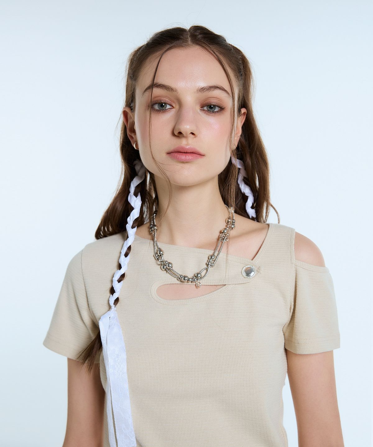 라티젠(LARTIGENT) L11 ONE SHOULDER TOP(BEIGE)