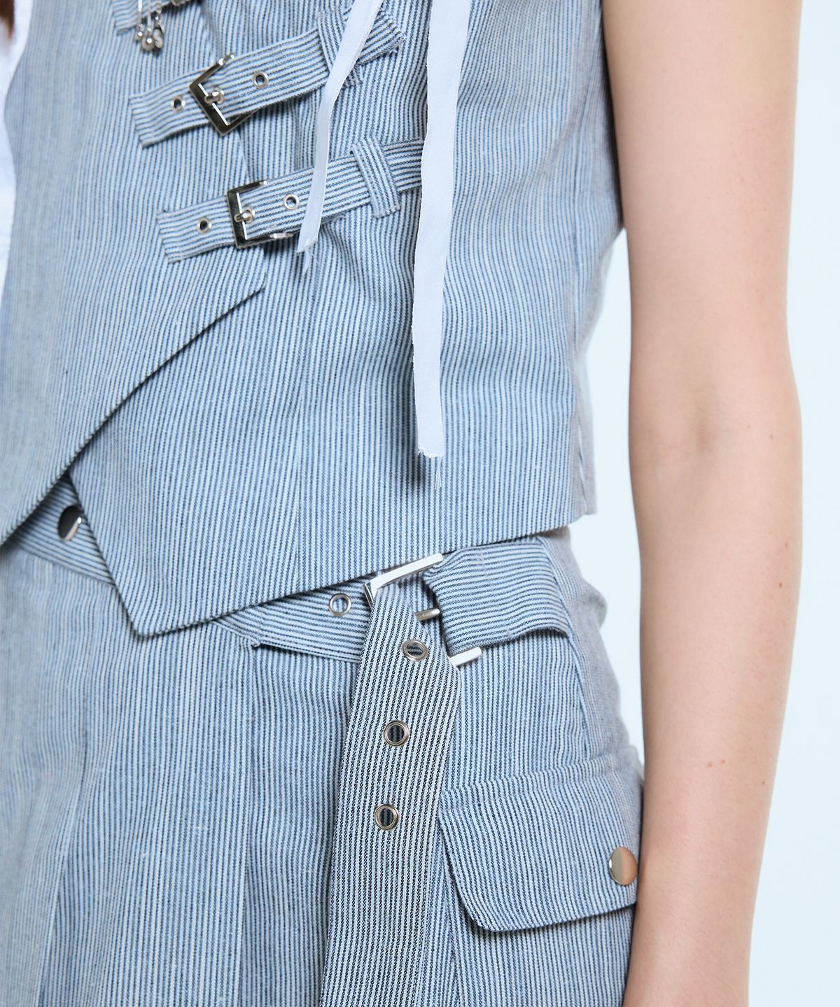 라티젠(LARTIGENT) L11 BUCKLE PLEATS SET UP(BLUE)