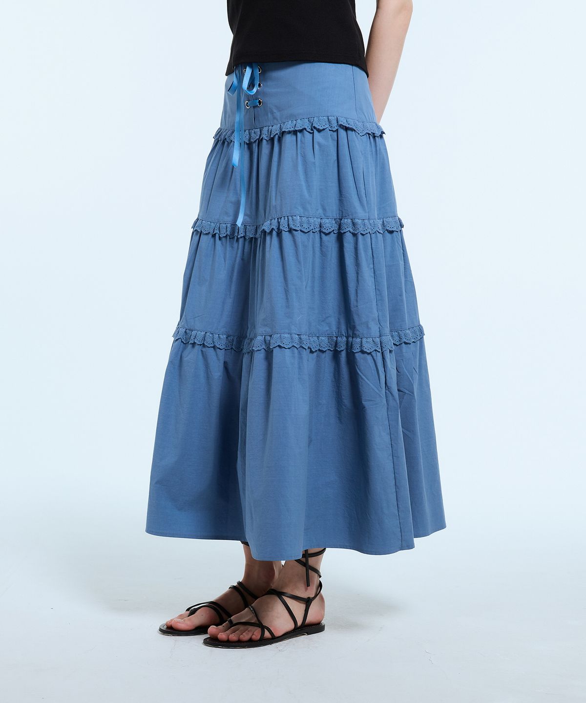 라티젠(LARTIGENT) L11 EYELET FRILL LONG SKIRT(BLUE)