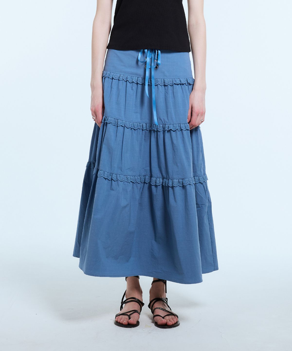 라티젠(LARTIGENT) L11 EYELET FRILL LONG SKIRT(BLUE)