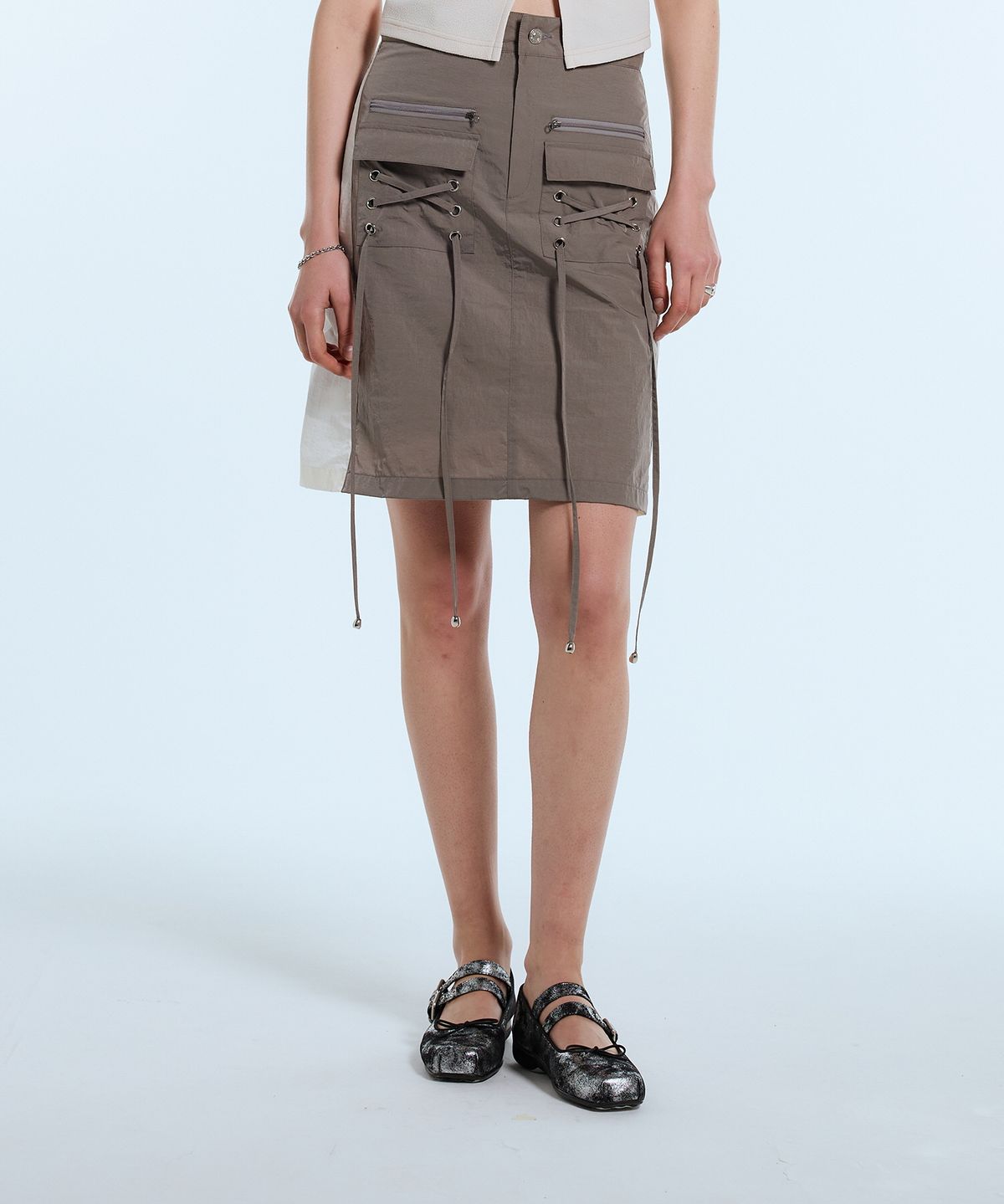라티젠(LARTIGENT) L11 EYELET NYLON SKIRT(BROWN)