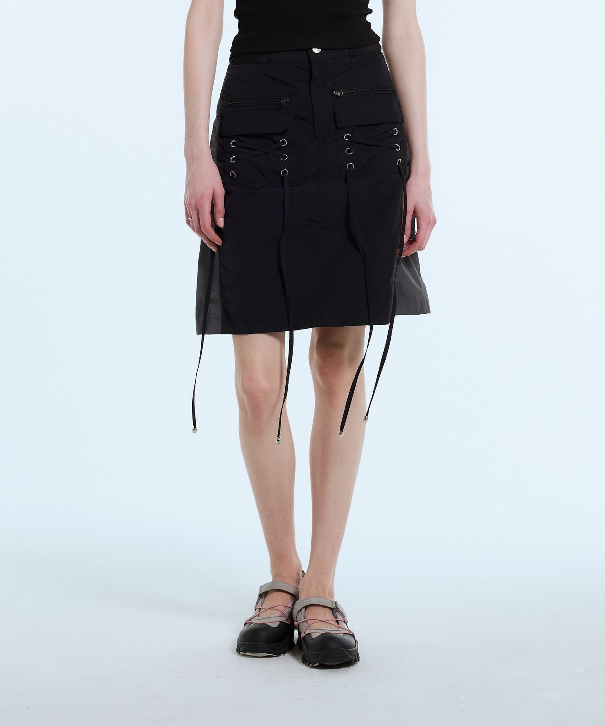 라티젠(LARTIGENT) L11 EYELET NYLON SKIRT(BLACK)