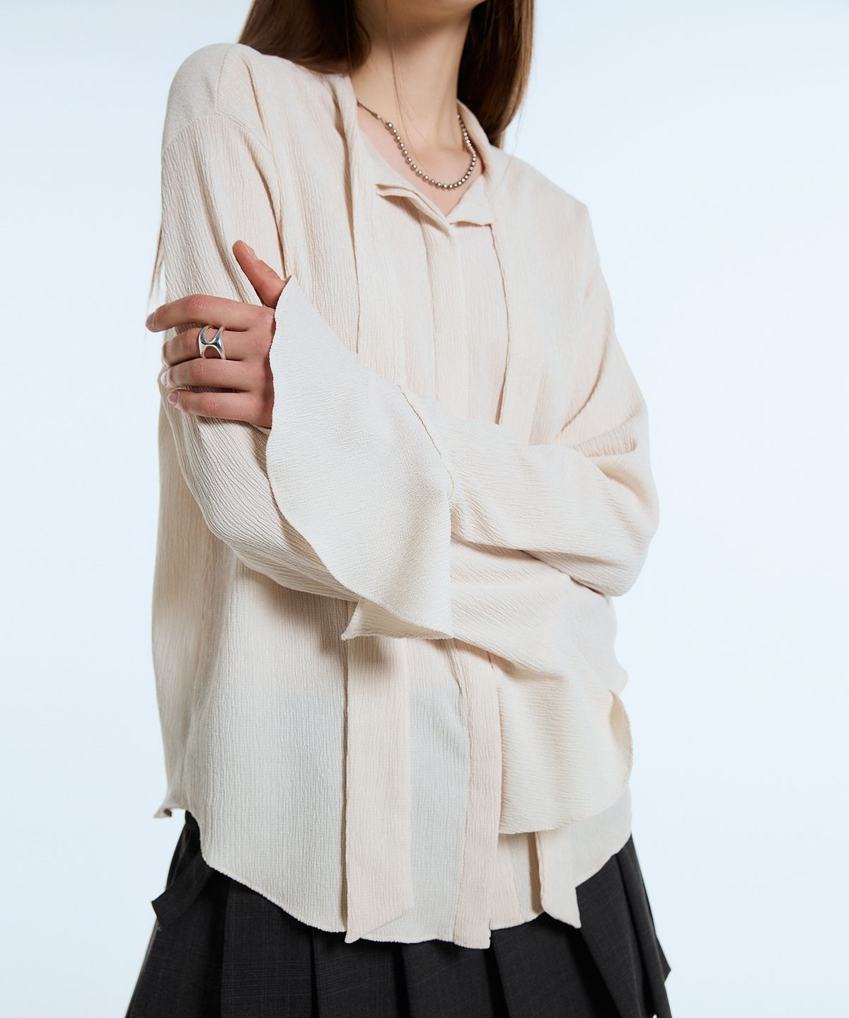 라티젠(LARTIGENT) L11 TIE BLOUSE(BEIGE)