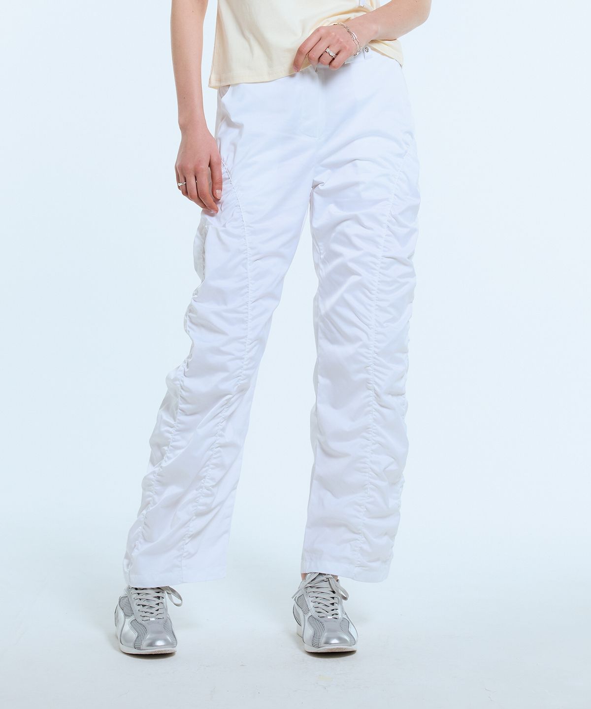 라티젠(LARTIGENT) L11 SHIRRING NYLON PANTS(WHITE)