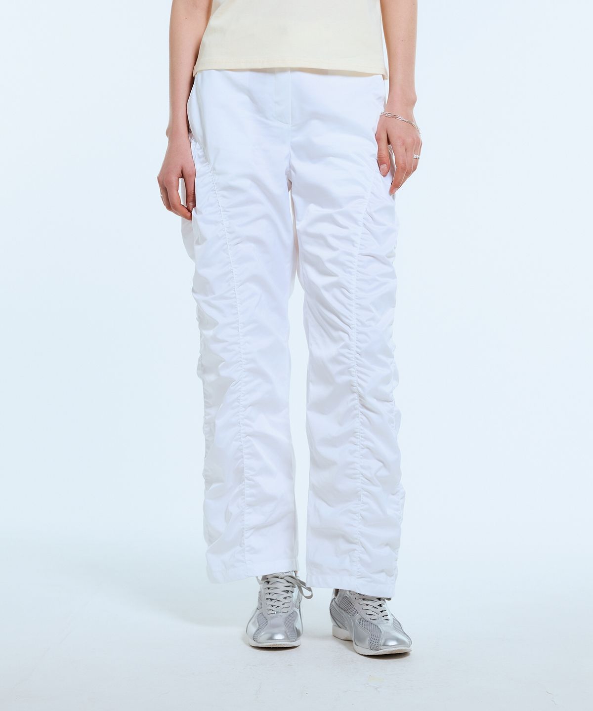 라티젠(LARTIGENT) L11 SHIRRING NYLON PANTS(WHITE)