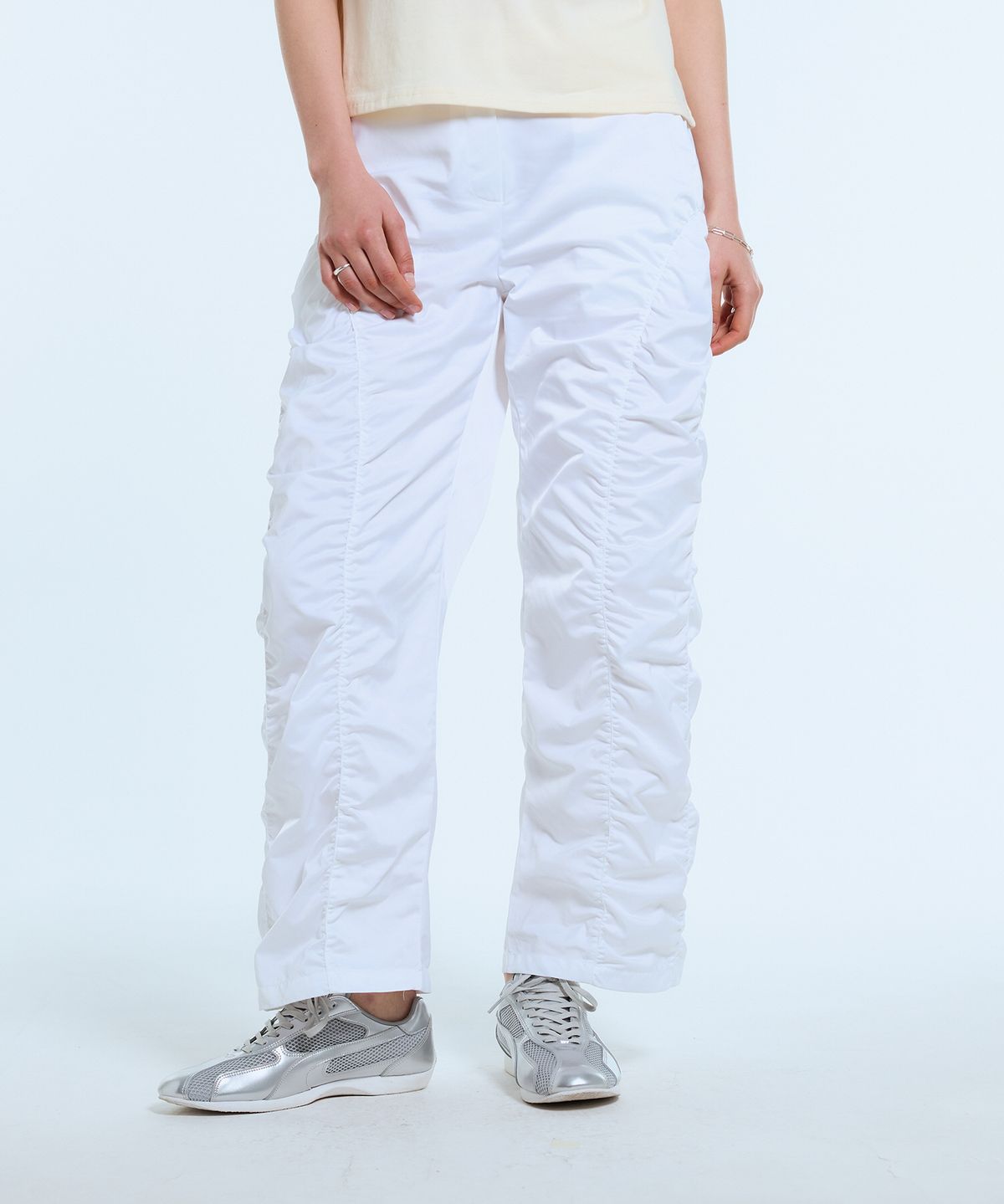 라티젠(LARTIGENT) L11 SHIRRING NYLON PANTS(WHITE)