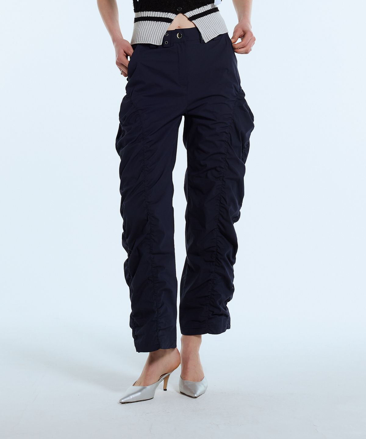 라티젠(LARTIGENT) L11 SHIRRING NYLON PANTS(NAVY)