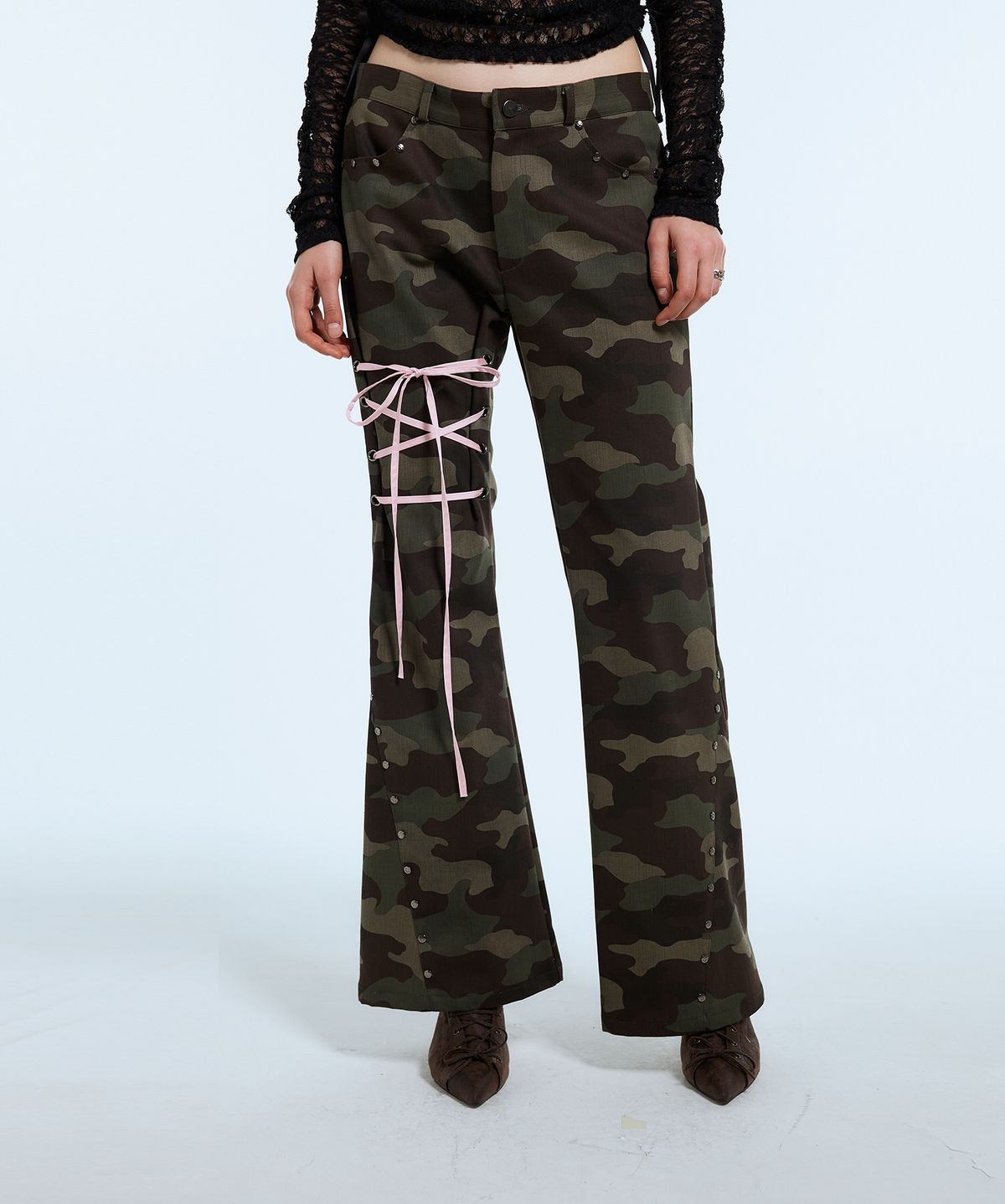 라티젠(LARTIGENT) L11 RIBBON BOOTSCUT PANTS(KHAKI)